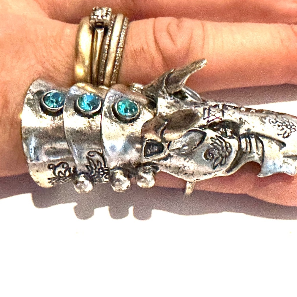 Unique Collapsible Dragon’s Head Ring